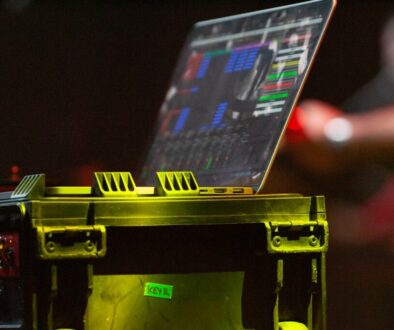 Współpraca Stali Ostrów ze sponsorami – kto wspiera klub i co z tego ma?